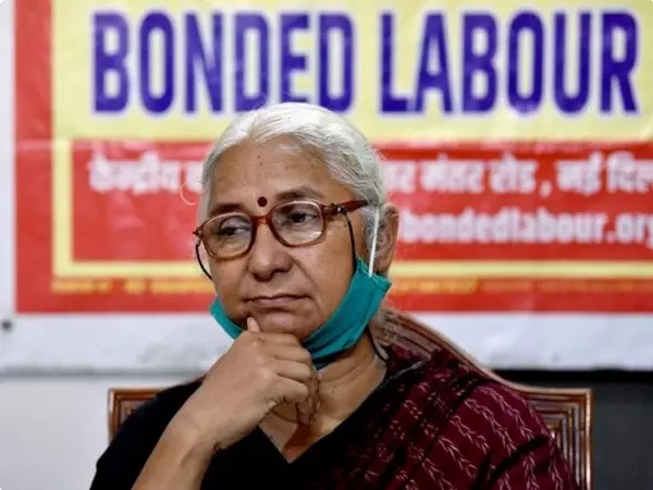 Delhi Police ने एलजी वीके सक्सेना द्वारा 24 साल पहले दायर मानहानि मामले में मेधा पाटकर को गिरफ्तार किया Delhi Police ने एलजी वीके सक्सेना द्वारा 24 साल पहले दायर मानहानि मामले में मेधा पाटकर को गिरफ्तार किया