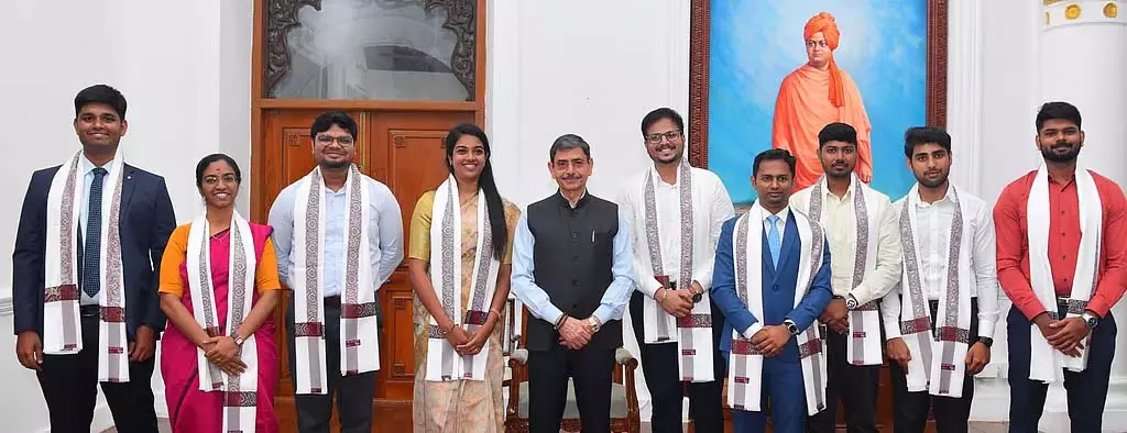 IAS अधिकारियों को सरकार और जनता के बीच सेतु का काम करना चाहिए: राज्यपाल IAS अधिकारियों को सरकार और जनता के बीच सेतु का काम करना चाहिए: राज्यपाल