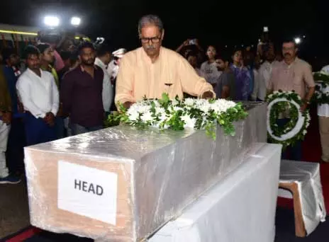 पहलगाम आतंकी हमले में मारे गए ओडिशा के मूल निवासी का शव भुवनेश्वर पहुंचा पहलगाम आतंकी हमले में मारे गए ओडिशा के मूल निवासी का शव भुवनेश्वर पहुंचा
