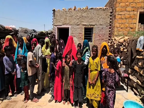 Rajasthan: पाकिस्तानी शरणार्थी संकट में, सरकार से वीजा रद्द करने के फैसले पर पुनर्विचार करने का आग्रह Rajasthan: पाकिस्तानी शरणार्थी संकट में, सरकार से वीजा रद्द करने के फैसले पर पुनर्विचार करने का आग्रह