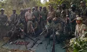 Manipur: चुराचांदपुर में रॉकेट लांचर समेत हथियारों का जखीरा जब्त Manipur: चुराचांदपुर में रॉकेट लांचर समेत हथियारों का जखीरा जब्त