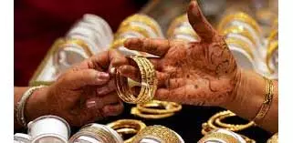 सोने की कीमत में 10 रुपए प्रति ग्राम की गिरावट सोने की कीमत में 10 रुपए प्रति ग्राम की गिरावट