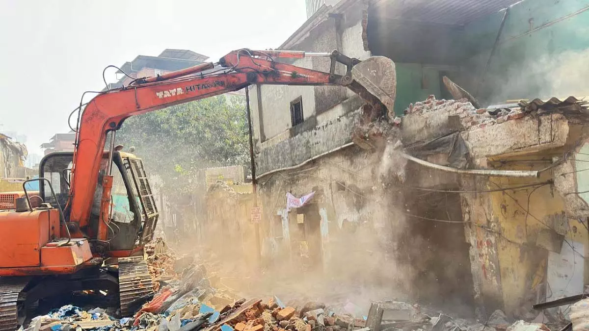 सरकार ने अवैध इमारतों पर SC के दिशा-निर्देशों का सख्ती से पालन करने का आदेश दिया सरकार ने अवैध इमारतों पर SC के दिशा-निर्देशों का सख्ती से पालन करने का आदेश दिया