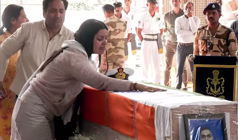 Haryana : नौसेना अधिकारी ने स्विट्जरलैंड में हनीमून की योजना बनाई थी Haryana : नौसेना अधिकारी ने स्विट्जरलैंड में हनीमून की योजना बनाई थी