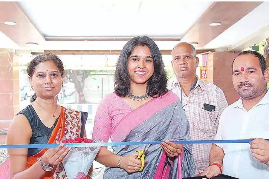 मिसेज इंडिया विजेता प्रियंका आनंद चिलका ने हैदराबाद में नेशनल सिल्क एक्सपो 2025 का किया उद्घाटन मिसेज इंडिया विजेता प्रियंका आनंद चिलका ने हैदराबाद में नेशनल सिल्क एक्सपो 2025 का किया उद्घाटन