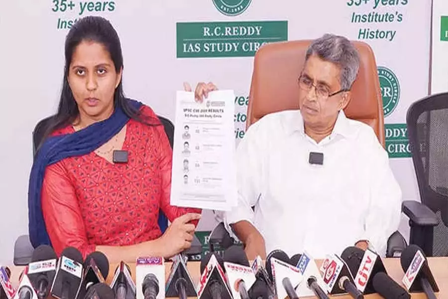 आर.सी. रेड्डी आईएएस स्टडी सर्किल ने 27 सिविल सेवा रैंकर्स का किया सम्मान आर.सी. रेड्डी आईएएस स्टडी सर्किल ने 27 सिविल सेवा रैंकर्स का किया सम्मान