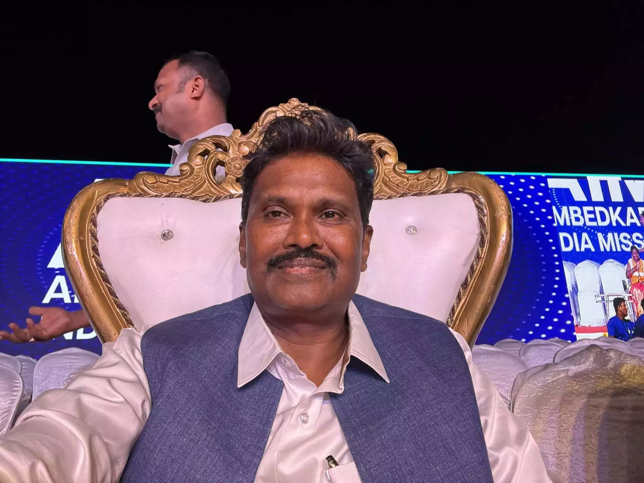 आंध्र सरकार अनधिकृत विदेश यात्रा के लिए IPS अधिकारी के खिलाफ कार्रवाई करेगी आंध्र सरकार अनधिकृत विदेश यात्रा के लिए IPS अधिकारी के खिलाफ कार्रवाई करेगी