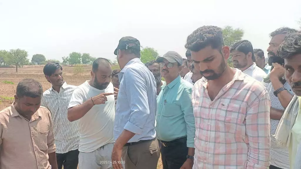 नरेगा कार्य का निरीक्षण करने आई टीम पर ग्रामीणों ने किया हमला नरेगा कार्य का निरीक्षण करने आई टीम पर ग्रामीणों ने किया हमला