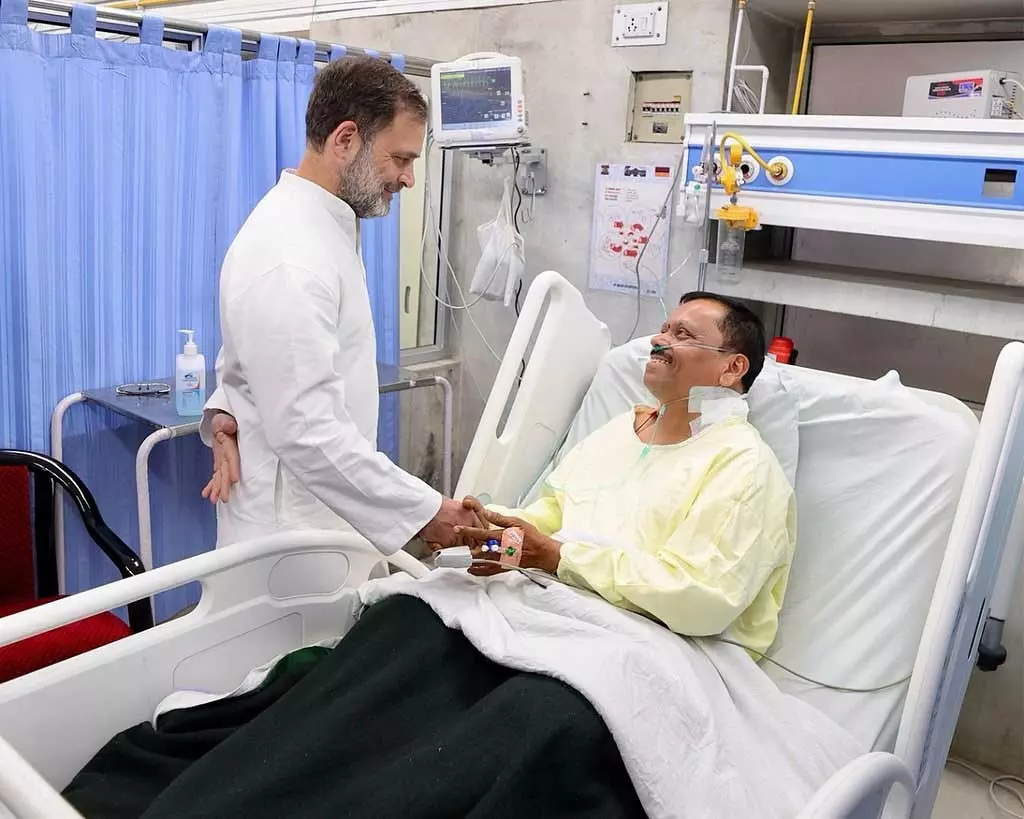 राहुल गांधी ने पहलगाम आतंकी हमले में घायल लोगों और पीड़ित परिवारों से मुलाकात की राहुल गांधी ने पहलगाम आतंकी हमले में घायल लोगों और पीड़ित परिवारों से मुलाकात की