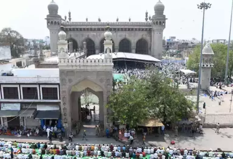 Hyderabad: मुसलमानों ने काली पट्टी बांधकर पहलगाम आतंकी हमले का विरोध किया Hyderabad: मुसलमानों ने काली पट्टी बांधकर पहलगाम आतंकी हमले का विरोध किया