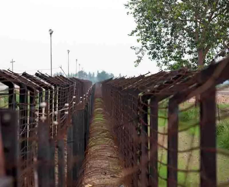 पाकिस्तान रेंजर्स द्वारा हिरासत में लिए गए BSF जवान के परिवार ने कहा पाकिस्तान रेंजर्स द्वारा हिरासत में लिए गए BSF जवान के परिवार ने कहा