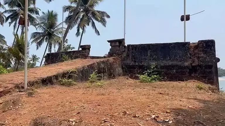 Chhatrapati Shivaji महाराज द्वारा निर्मित ऐतिहासिक बैतूल किला सरकारी उपेक्षा के कारण ढह गया Chhatrapati Shivaji महाराज द्वारा निर्मित ऐतिहासिक बैतूल किला सरकारी उपेक्षा के कारण ढह गया
