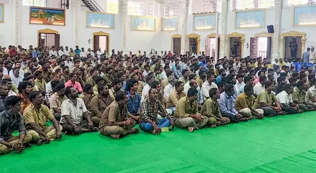 TTD: टिटाइड खुफिया विभाग के प्रमुख ने 400 कैब ड्राइवरों के साथ बैठक की TTD: टिटाइड खुफिया विभाग के प्रमुख ने 400 कैब ड्राइवरों के साथ बैठक की