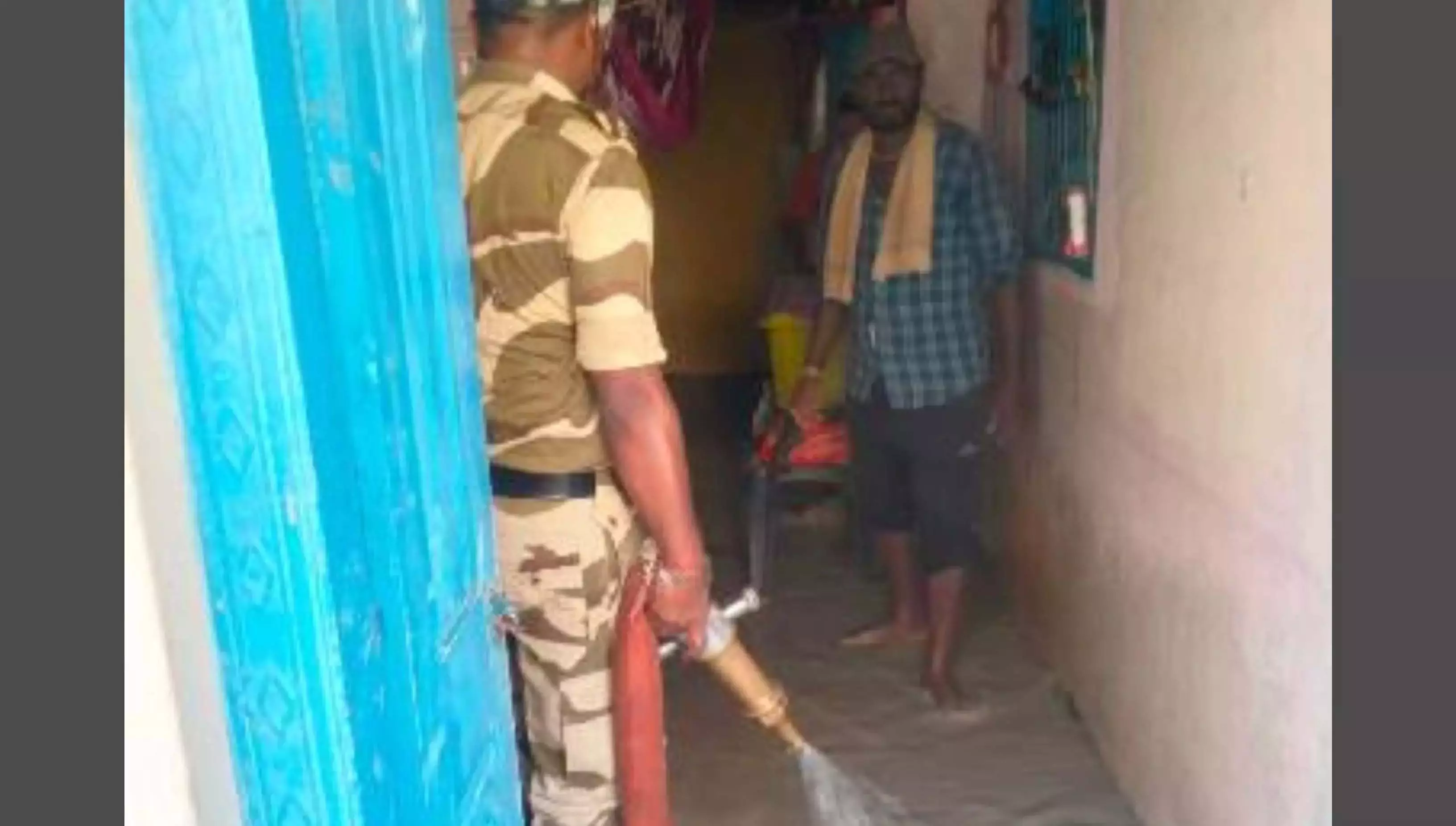 NTPC ऐश पॉन्ड में पाइपलाइन फटने से रामागुंडम में अकबर नगर कॉलोनी में बाढ़ आ गई NTPC ऐश पॉन्ड में पाइपलाइन फटने से रामागुंडम में अकबर नगर कॉलोनी में बाढ़ आ गई