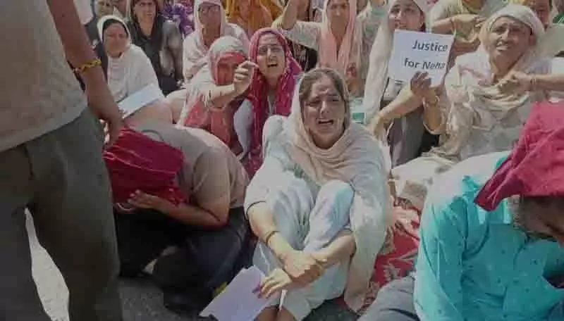 Himachal: रिश्तेदारों ने ‘आरोपी’ भाभियों की गिरफ्तारी तक दाह संस्कार से इनकार किया Himachal: रिश्तेदारों ने ‘आरोपी’ भाभियों की गिरफ्तारी तक दाह संस्कार से इनकार किया