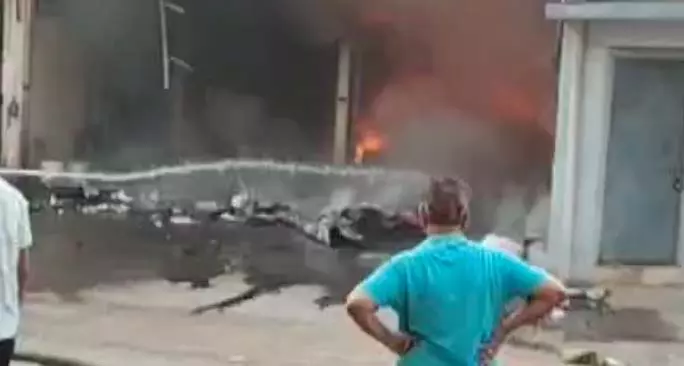 ड्रायफ्रूट दुकान में लगी आग, बार का शेड भी जलकर खाक ड्रायफ्रूट दुकान में लगी आग, बार का शेड भी जलकर खाक