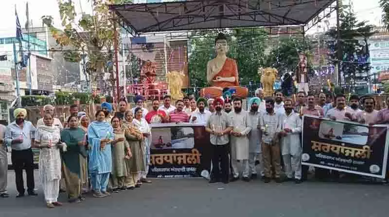 Phagwara में पहलगाम पीड़ितों के लिए कैंडल मार्च निकाला गया Phagwara में पहलगाम पीड़ितों के लिए कैंडल मार्च निकाला गया