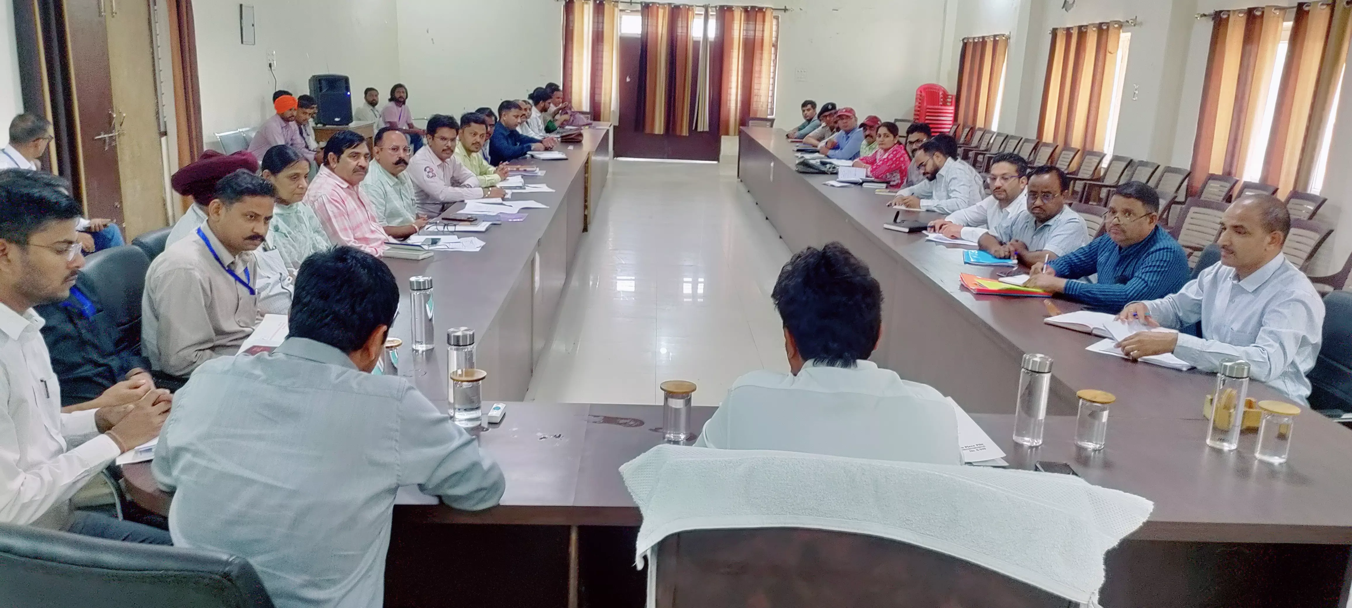 संभागीय आयुक्त व पुलिस महानिरीक्षक ने श्रीकरणपुर दौरे पर BSF अधिकारियों और जवानों से मुलाकात की संभागीय आयुक्त व पुलिस महानिरीक्षक ने श्रीकरणपुर दौरे पर BSF अधिकारियों और जवानों से मुलाकात की