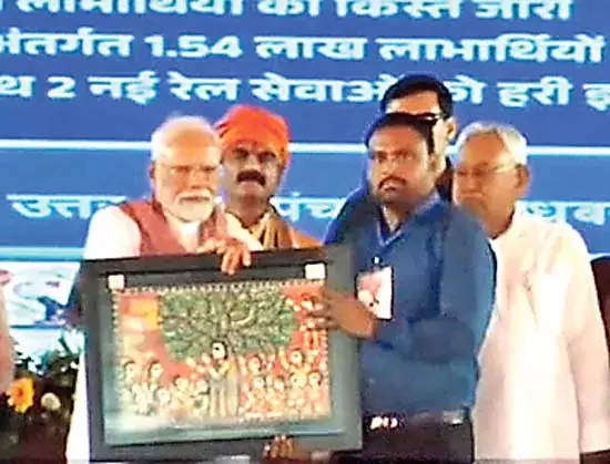 Telangana : मॉल को मिला राष्ट्रीय सर्वश्रेष्ठ पंचायत पुरस्कार Telangana : मॉल को मिला राष्ट्रीय सर्वश्रेष्ठ पंचायत पुरस्कार