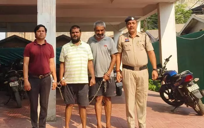 रायपुर : बैंक में नकली सोना गिरवी रखे थे, तीन गिरफ्तार रायपुर : बैंक में नकली सोना गिरवी रखे थे, तीन गिरफ्तार