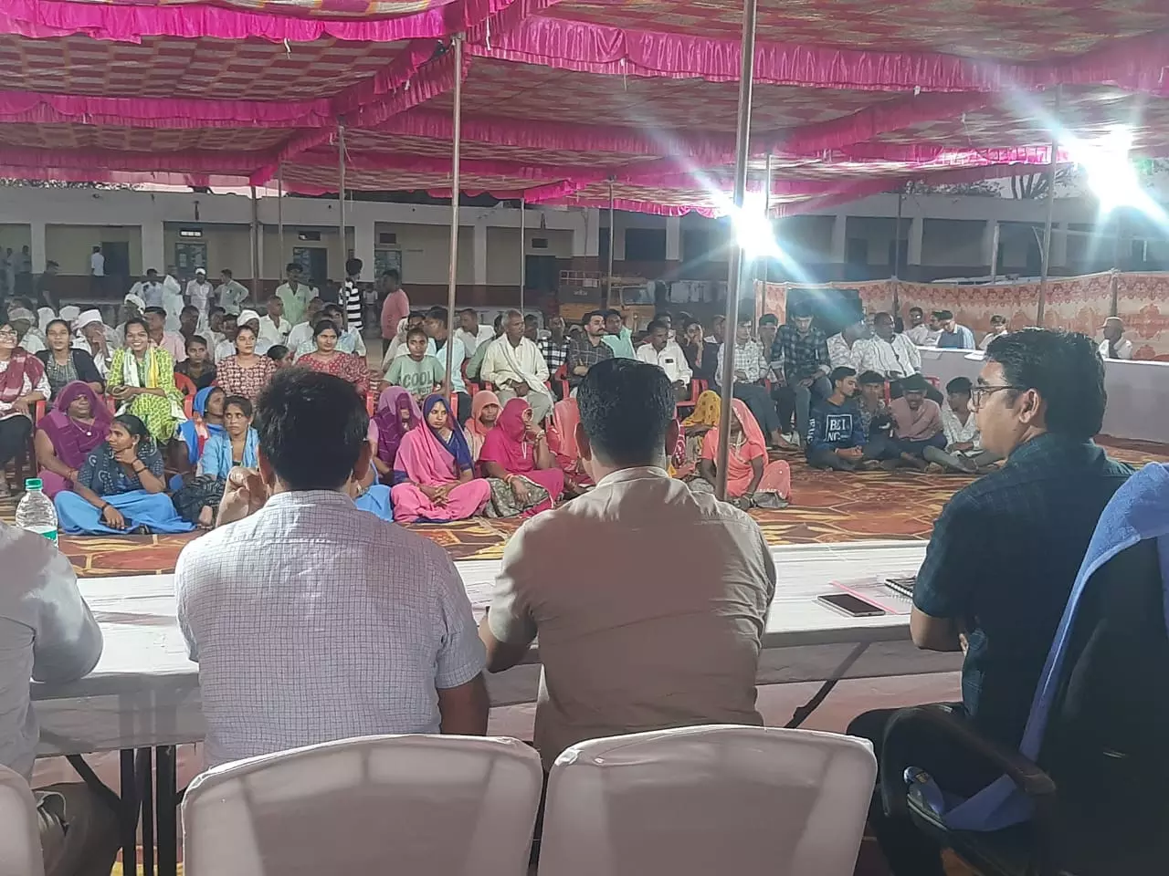Dungarpur: जिला कलेक्टर की वलाई में रात्रि चौपाल आयोजित Dungarpur: जिला कलेक्टर की वलाई में रात्रि चौपाल आयोजित