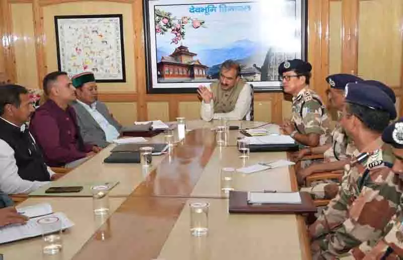 सुखू ने ITBP को स्थानीय उत्पादों की आपूर्ति और सुरक्षा मुद्दों पर चर्चा की सुखू ने ITBP को स्थानीय उत्पादों की आपूर्ति और सुरक्षा मुद्दों पर चर्चा की
