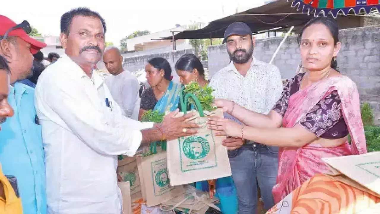 Telangana: ‘वनजीवी’ रामैया के पदचिन्हों पर Telangana: ‘वनजीवी’ रामैया के पदचिन्हों पर