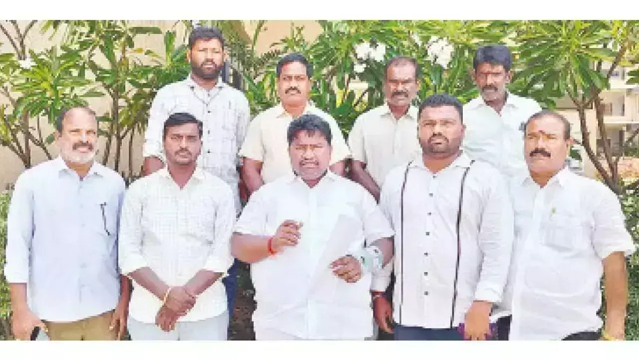 Telangana: राजनीतिक जेएसी राज्य अध्यक्ष ने पूछा, भ्रष्ट डीएसओ को कौन बचा रहा है? Telangana: राजनीतिक जेएसी राज्य अध्यक्ष ने पूछा, भ्रष्ट डीएसओ को कौन बचा रहा है?