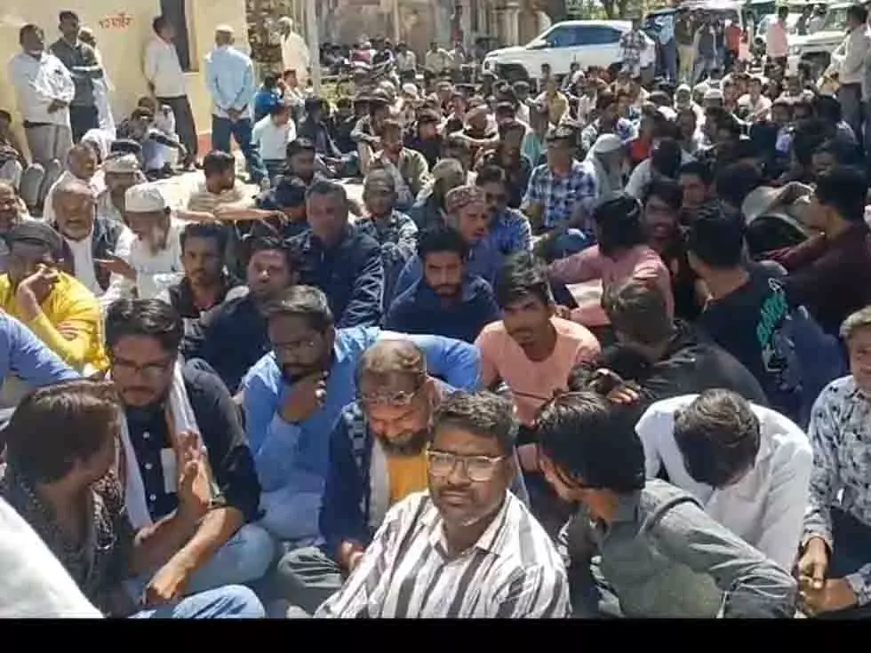 Jalandhar: खेल उद्योग संघ ने 2 घंटे का मौन विरोध प्रदर्शन किया Jalandhar: खेल उद्योग संघ ने 2 घंटे का मौन विरोध प्रदर्शन किया