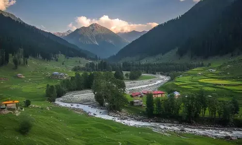 पहलगाम में अकेला पर्यटक परिवार कश्मीर के दुख में शामिल