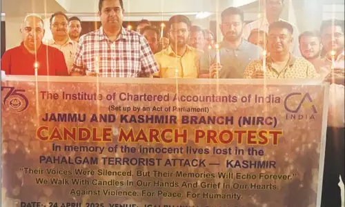 ICAI J&K ने पहलगाम हमले के पीड़ितों के लिए कैंडल मार्च निकाला ICAI J&K ने पहलगाम हमले के पीड़ितों के लिए कैंडल मार्च निकाला