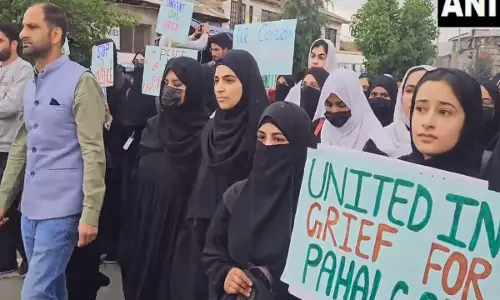 ,Pahalgam terrorist attack को लेकर देशभर में विरोध प्रदर्शन और कैंडल मार्च निकाले गए