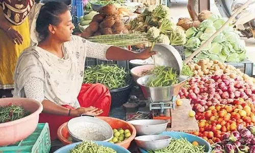 प्याज 18 रुपए किलो बिका: सब्जियों के दाम भी घटे प्याज 18 रुपए किलो बिका: सब्जियों के दाम भी घटे