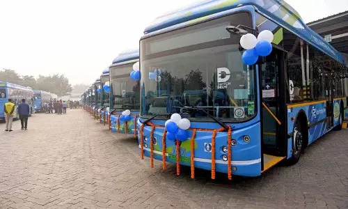 Delhi: डीटीसी बसों की कमी से पब्लिक ट्रांसपोर्ट संकट में – यादव