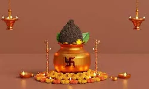 Akshaya Tritiya 2025: अक्षय तृतीया पर देवी लक्ष्मी की कृपा पाने के लिए क्या करें, सुख-समृद्धि का रहस्यमयी योग
