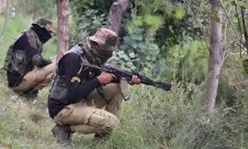 Jammu-Kashmir: सुरक्षाबलों और आतंकियों के बीच मुठभेड़, तलाशी अभियान शुरू