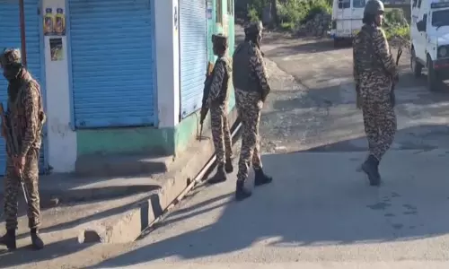 Bandipora में सुरक्षा बलों और आतंकवादियों के बीच मुठभेड़ जारी