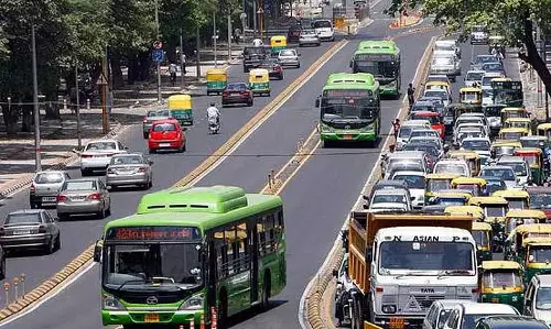 Delhi कांग्रेस ने 2,000 सीएनजी बसें हटाने पर भाजपा की आलोचना की Delhi कांग्रेस ने 2,000 सीएनजी बसें हटाने पर भाजपा की आलोचना की