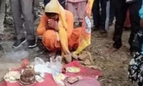 Up News: हिरण दफनाने के लिए खोदा गड्ढा, मिले शिवजी, उमड़ी श्रद्धालुओं की भीड़ Up News: हिरण दफनाने के लिए खोदा गड्ढा, मिले शिवजी, उमड़ी श्रद्धालुओं की भीड़