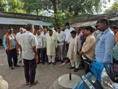 Ballia: पहलगाम आतंकी हमले में शहीदों को दस्तावेज लेखक संघ और स्टांप विक्रेताओं ने दी श्रद्धांजलि Ballia: पहलगाम आतंकी हमले में शहीदों को दस्तावेज लेखक संघ और स्टांप विक्रेताओं ने दी श्रद्धांजलि