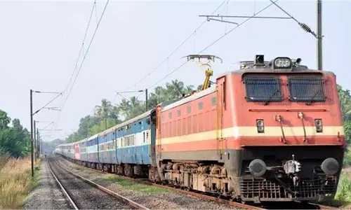 Bihar : ट्रेन से उतरते समय युवक की कटकर मौत, अफरा-तफरी