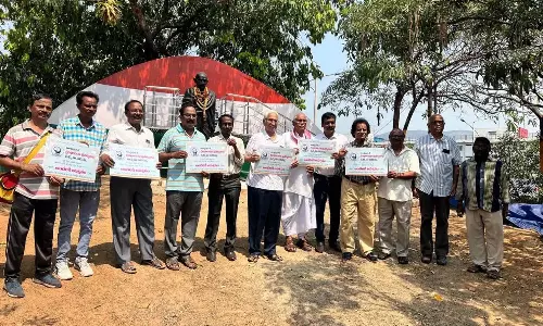 Visakhapatnam में लाइब्रेरी रिवाइवल फोरम पोस्टर का अनावरण किया