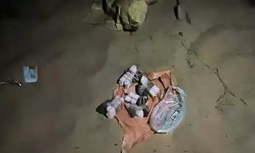 थोंडी के निकट समुद्र तट पर विस्फोटक जब्त थोंडी के निकट समुद्र तट पर विस्फोटक जब्त