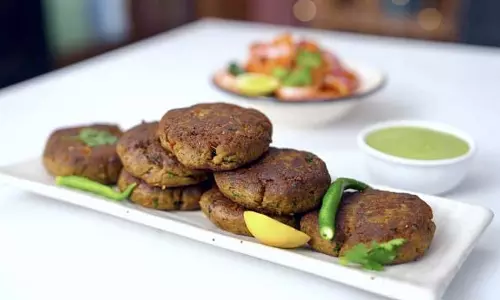Shami Kebab:इस आसान और स्वादिष्ट रेसिपी से घर पर बनाएं बाजार जैसा चिकन शमी कबाब Shami Kebab:इस आसान और स्वादिष्ट रेसिपी से घर पर बनाएं बाजार जैसा चिकन शमी कबाब