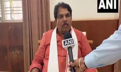Karnataka LoP ने सीईटी के दौरान कथित धार्मिक अधिकारों के उल्लंघन को लेकर एनएचआरसी में शिकायत दर्ज कराई Karnataka LoP ने सीईटी के दौरान कथित धार्मिक अधिकारों के उल्लंघन को लेकर एनएचआरसी में शिकायत दर्ज कराई