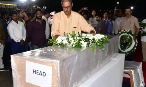 पहलगाम आतंकी हमले में मारे गए ओडिशा के मूल निवासी का शव भुवनेश्वर पहुंचा पहलगाम आतंकी हमले में मारे गए ओडिशा के मूल निवासी का शव भुवनेश्वर पहुंचा