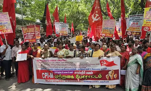 कम्युनिस्ट पार्टियों ने राज्यपाल के कुलपति सम्मेलन के खिलाफ विरोध प्रदर्शन किया