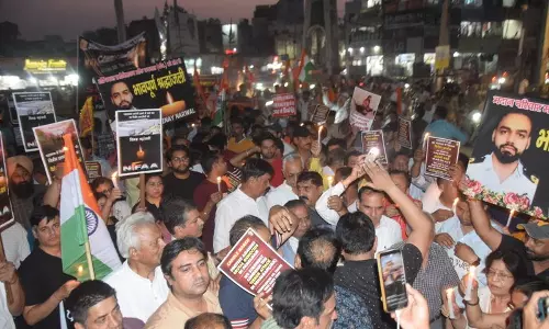 Haryana : लेफ्टिनेंट विनय को उनके आवास पर श्रद्धांजलि अर्पित करने वालों का जनसैलाब उमड़ पड़ा Haryana : लेफ्टिनेंट विनय को उनके आवास पर श्रद्धांजलि अर्पित करने वालों का जनसैलाब उमड़ पड़ा