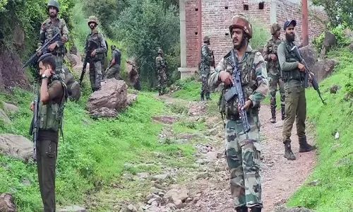 बांदीपोरा में मुठभेड़ में LET के आतंकवादी सहयोगी को ढेर किया गया बांदीपोरा में मुठभेड़ में LET के आतंकवादी सहयोगी को ढेर किया गया