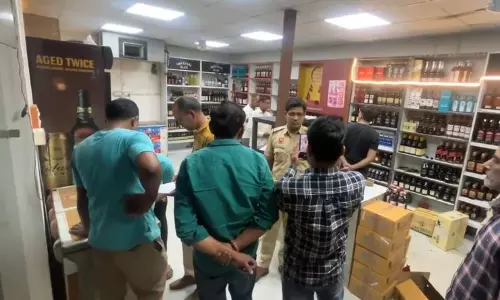 Sonipat में बदमाशों ने बंदूक की नोक पर 1.25 लाख रुपये नकद और कार लूट ली Sonipat में बदमाशों ने बंदूक की नोक पर 1.25 लाख रुपये नकद और कार लूट ली